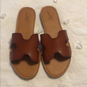 New Universal Thread Slide Sandals